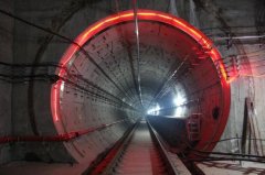 澳门太阳城网站：是成都地铁开建以来一次性建设里程最长、铺轨工程量最大的