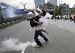 澳门太阳城网站：马来西亚数千示威者在首都吉隆坡与警方冲突